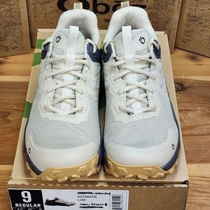 Oboz Katabatic Low, Snow Leopard, "try on set" cond 9 out of 10, light fast $145